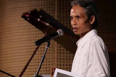 12 Puisi Karya Joko Pinurbo yang Terkenal, Singkat Romantis!
