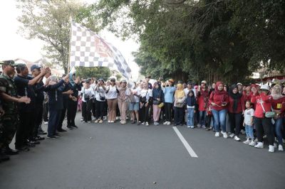 Rayakan Hari Buruh Nasional, Pemkab Sleman Gelar Jalan Santai Tripartit Bersama Ribuan Pekerja
