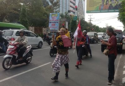 Cerita Danar Superhero, Penuhi Nazar Jalan Kaki Usai Terima SK Pengangkatan Jadi ASN di Pemkab Sukoharjo