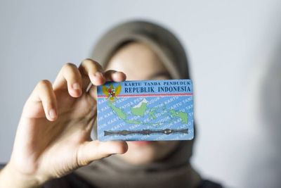 Perlukah Menyertakan Gelar Akademik di KTP  dan KK Setelah Lulus Kuliah?