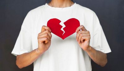 6 Zodiak ini Rentan Terhadap Patah Hati, Apakah Kamu Salah Satunya?
