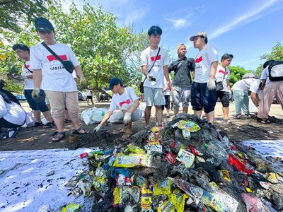 Aksi Siswa SMA Labschool CIbubur Bersihkan dan Olah Limbah Plastik Pantai Tanjung Pasir, Presentasi di Depan Peneliti BRIN