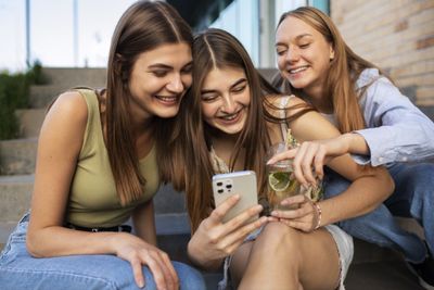 Viral Tapi Membahayakan, Ini 6 Dampak Tersembunyi TikTok Bagi Kesehatan Mental Gen Z
