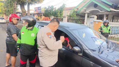 Seorang Pria di Jember Ditemukan Pingsan di Dalam Mobil, Diduga Mabuk Akibat Putus Cinta