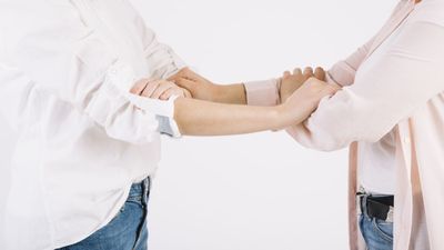 5 Shio yang Suka Meminjamkan Uang pada Teman, Baik Banget!