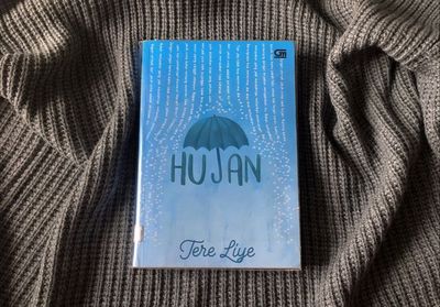 Mengulik Kisah Penuh Emosional dari Novel Hujan Karya Tere Liye