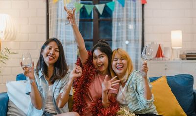 7 Puisi Singkat tentang Rindu Teman Lama yang Bikin Kamu Langsung Kangen Ngobrol Sampai Pagi