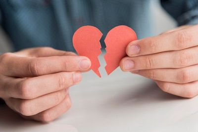7 Puisi Singkat tentang Sakit Hati: Bikin Nangis, tapi Elegan