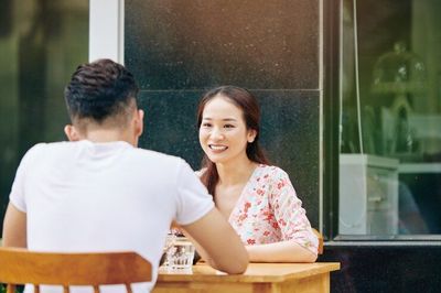 7 Makanan Penyebab Bau Badan yang Bisa Rusak Kencan Pertama Kamu!