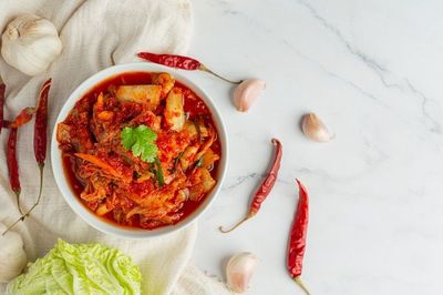 Biar Tetap Aman, Ini Tips Ngemil Makanan Pedas Tanpa Ganggu Sistem Pencernaan