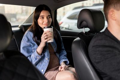 Cegah Kriminal, Ini Dia 4 Tips Naik Transportasi Online untuk Perempuan