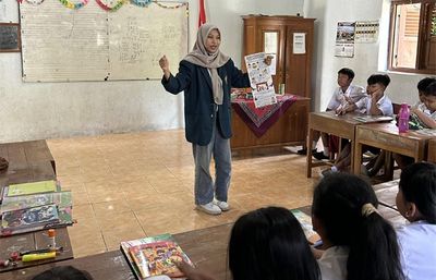 Mahasiswa KKN Undip Beri Pemahaman soal Metode Kamishibai dalam Bercerita di SDN 1 Nglembu
