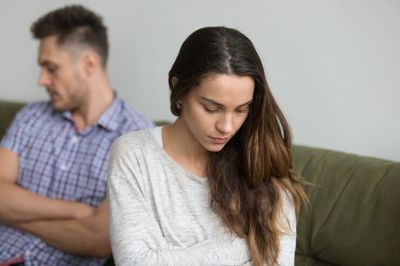 7 Tanda Pasanganmu Sudah Tidak Cinta Lagi, Kenali Sebelum Terlambat
