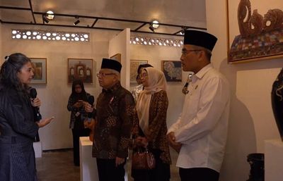 Kagumi Keunikan Produk Gerabahnya, Wapres Minta Pemda Pertahankan Perajin Kasongan
