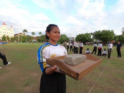 Unik! Pembawa Baki Paskibraka Parepare Latihan Pakai Batako, Ternyata Ini Fungsinya