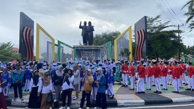 Antusias Saksikan Lomba Gerak Jalan di Parepare, Sepanjang Rute Banjir Penonton!