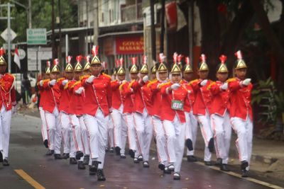 Semarak Lomba Gerak Jalan HUT RI di Parepare: Peserta Tampil Kece dengan Seragam Unik dan Memukau