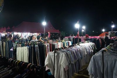 Pasar Malam Rakyat Soreang Jadi Surga Thrifting, Warga Berburu Pakaian dan Sepatu Bermerek
