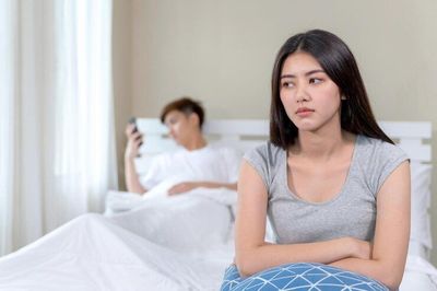 Mengapa Banyak Wanita Merasa Kesepian dalam Pernikahan? Ini Penjelasannya