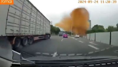 Pipa Septic Tank Meledak di China: Bak Air Mancur, Hujan Kotoran Manusia Tumpah Ruah ke Jalan!