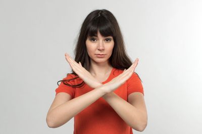 5 Zodiak yang Terlalu Gengsi untuk Minta Bantuan, Apakah Kamu Juga?