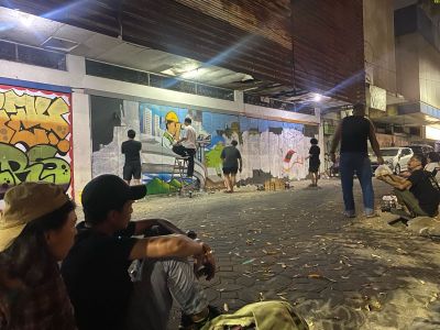 Melihat Karya Mural Anak Muda Solo Ikut Sambut Kepulangan Jokowi