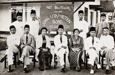 Peran Pemuda dalam Pergerakan Nasional: Motor Penggerak Perubahan Sosial dan Politik!