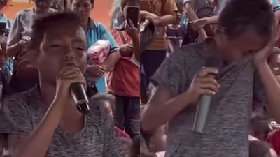 Tangis Haru Anak Korban Lewotobi saat Nyanyikan Rindu Rumah , Suaranya Menggetarkan Hati