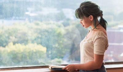 7 Ide Kegiatan Seru di Rumah saat Musim Hujan: Anti Boring!