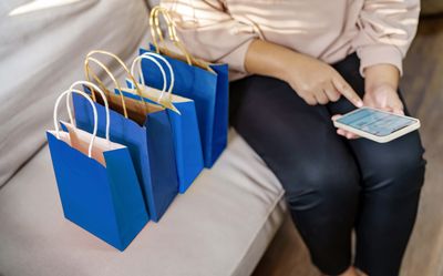 Gengsi atau Tradisi? Alasan di Balik Pembelian Barang Mewah saat Lebaran