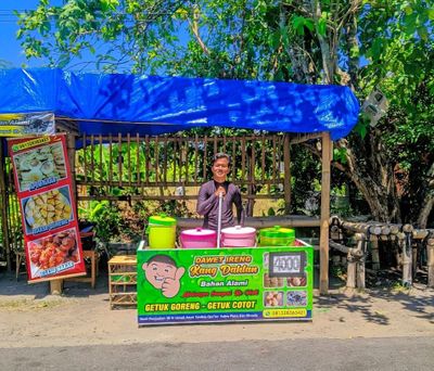 Cerita Dimas Landung Dwi Prakoso, Mahasiswa UNY yang Berjualan Es Dawet Ber-IPK 3,84