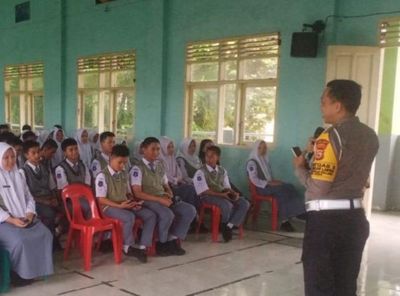 Polisi di Parepare Ajak Siswa Tertib Berlalu Lintas Lewat Police Goes to School