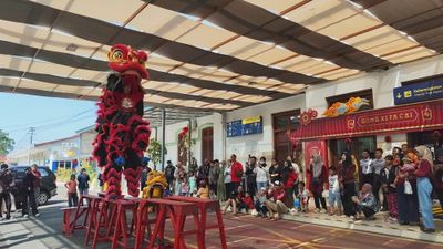 Barongsai Atraksi di Stasiun Jember, Okupansi Penumpang Kereta Api Naik 20-30 Persen