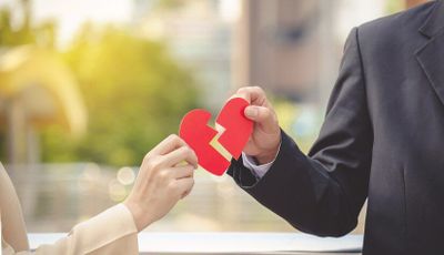 5 Alasan Pria Susah Move On dari Cinta Pertamanya Menurut Psikologi