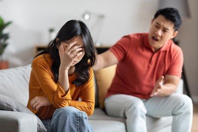 7 Pemikiran yang Bisa Menghancurkan Percaya Dirimu dalam Hubungan