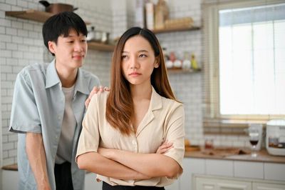 3 Tanda Kamu Sulit Mempercayai Pasangan Menurut Psikologi
