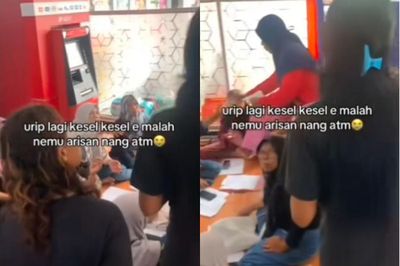Viral! Kumpulan Emak-emak di Banyumas Arisan di dalam Ruang ATM, Netizen: Tidak Tahu Tempat