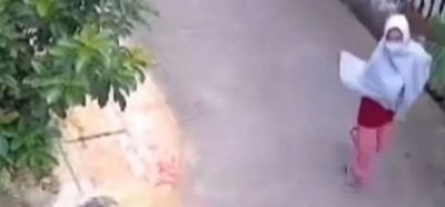 Ibu-ibu Rampas Uang dari Anak Berkebutuhan Khusus, Korban Menangis Histeris di Tenggah Jalan