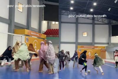 Viral! Sekelompok Wanita Asyik Main Futsal Pakai Mukena, Netizen: Futsal Syariah