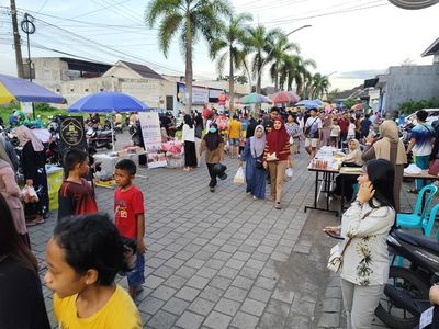 Warga Perumahan Sulap Jalan Double Way Jadi Pasar Ramadhan, Tercatat 165 Stand UMKM yang Berjualan