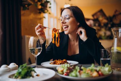 5 Zodiak yang Paling Hobi Makan dan Pencinta Kuliner Sejati