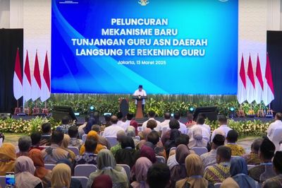 Lebih Cepat dan Efisien! Presiden Prabowo Resmikan Penyaluran Tunjangan Guru Langsung ke Rekening