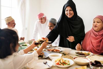 Kenapa Bukber Kini Terasa Melelahkan? Ini Penjelasan Sosiolog