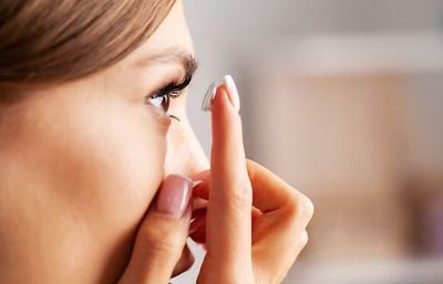 Apakah Pakai Softlens Membatalkan Puasa? Ini Penjelasannya