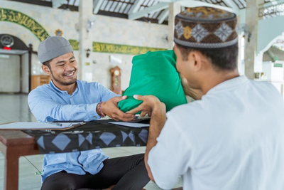Zakat Fitrah Pakai Beras atau Uang? Ini Panduan agar Tak Salah Pilih