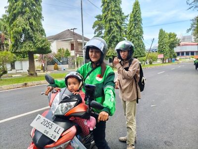 Cerita Ojol Perempuan di Jember: Penumpang Pria Mepet saat Dibonceng hingga Perlindungan Lebih Layak