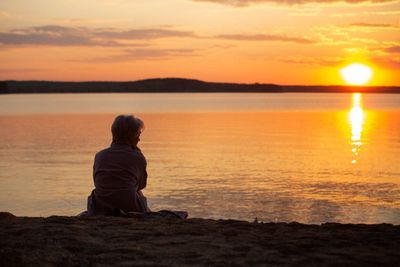 65 Caption Aesthetic Sunset dalam Bahasa Inggris yang Singkat dan Keren
