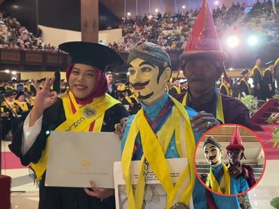 Bikin Haru, Viral Video Ayah Budayawan Beri Kejutan di Wisuda Menantunya Pakai Ledek Gogek