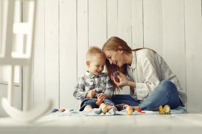 Studi: Main Bareng Anak Bisa Bantu Hilangkan Stres Ibu dan Ayah
