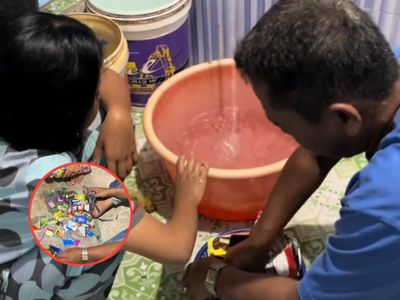 Meski Diomeli Ibu, Ayah ini Tetap Temani Anaknya Cari Sampah Malam-Malam Demi Tugas Sekolah   